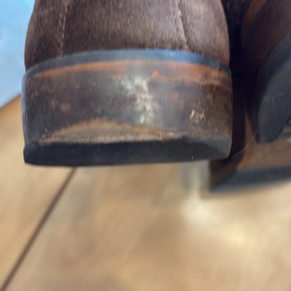 Vintage Foundry Co. Men's Brown Suede Boots. Size 10.5